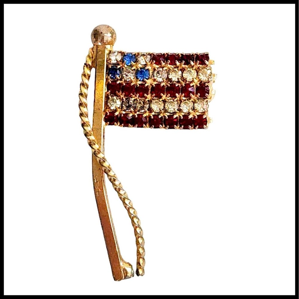 Vintage Gold Ttone‎ Rhinestone American Flag Patriotic Pin Brooch Red Blue White